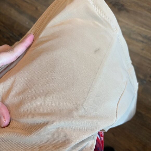 Honeylove SuperPower Short in Sand - Picture 4 of 5